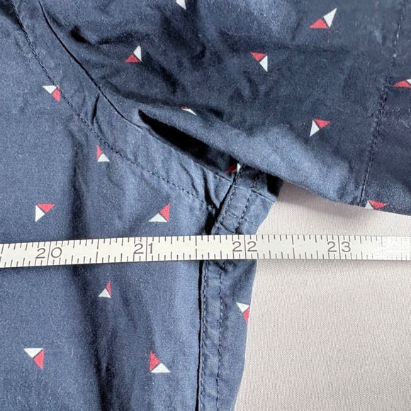 UNTUCKit Mens Large Slim Fit Navy Blue Triangle Print Short Sleeve Button Shirt - Picture 5 of 8